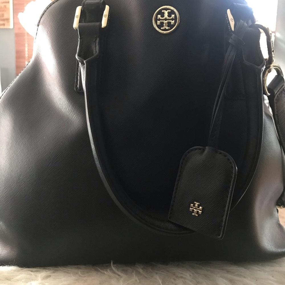 Slightly used Tory Burch bag color black
